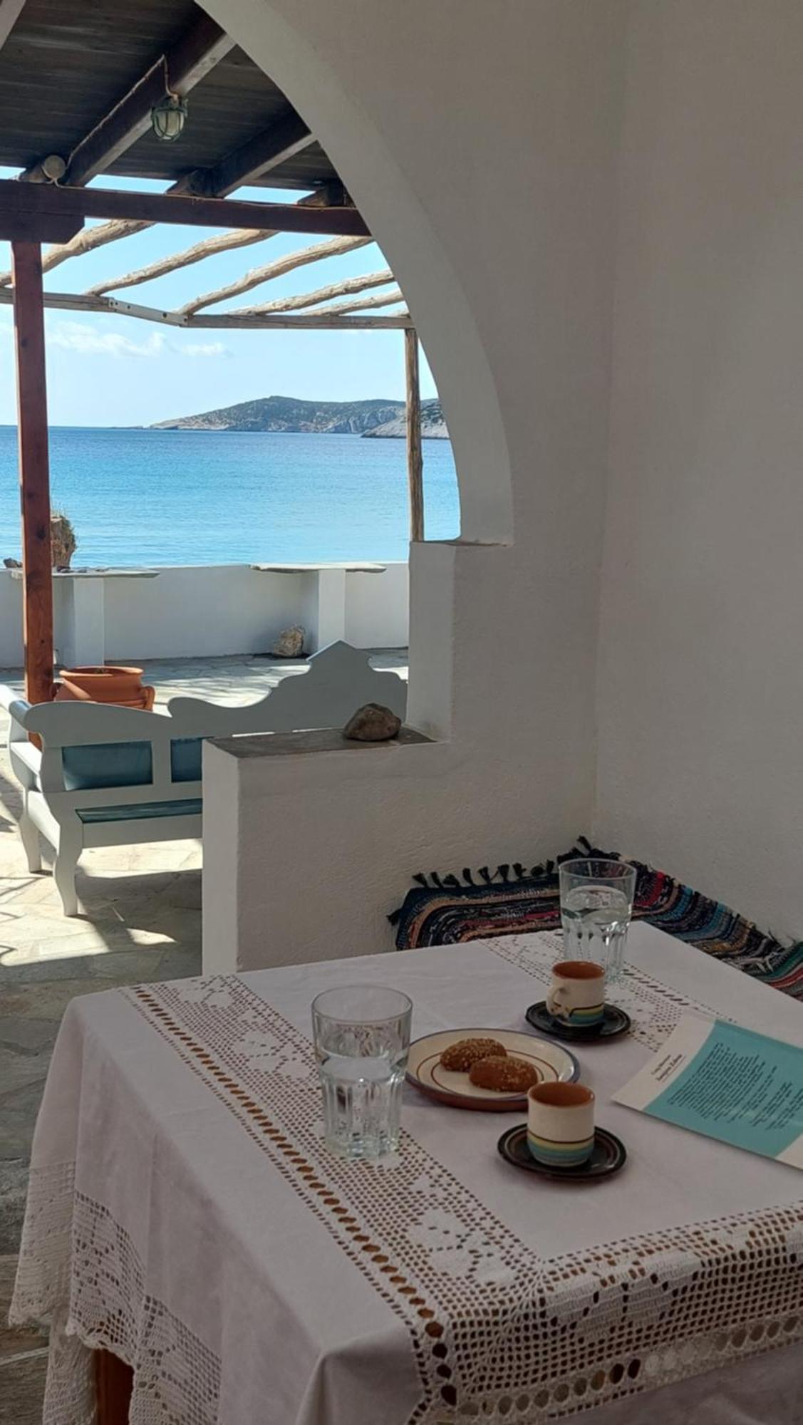 Styfilia Beachfront Apartments Platis Gialos  エクステリア 写真