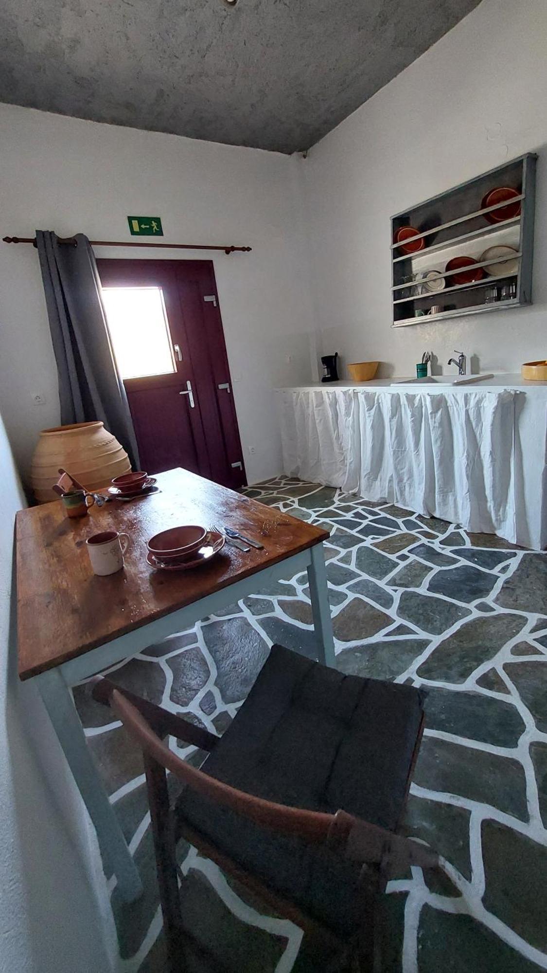 Styfilia Beachfront Apartments Platis Gialos  エクステリア 写真